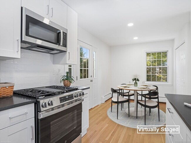 Building Photo - 240 Sunnyridge Ave