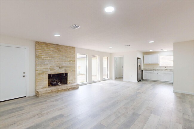 Building Photo - 2218 Poplar Park Dr