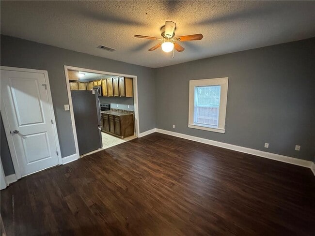 Building Photo - 1105 Adams St