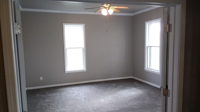 Building Photo - 901 1st St N