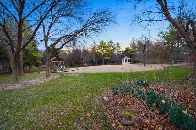 Building Photo - 9417 Forest Dale Dr