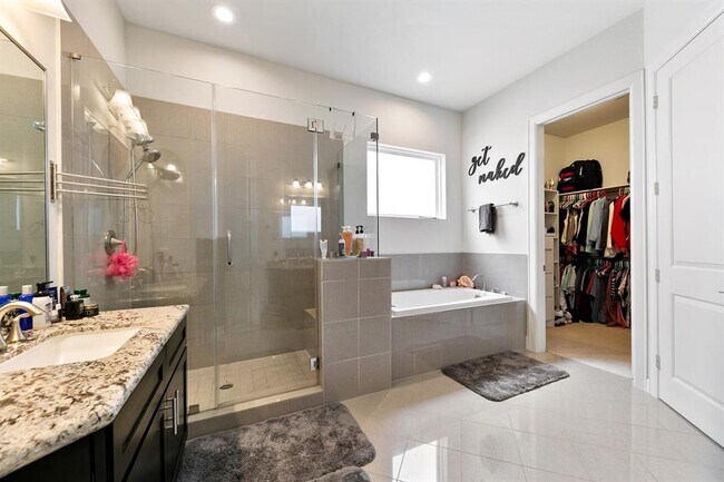 Building Photo - 5633 Petty St