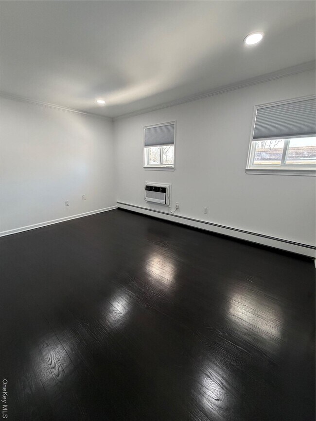 Building Photo - 12 Central Dr