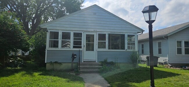 Building Photo - 517 S 34th St