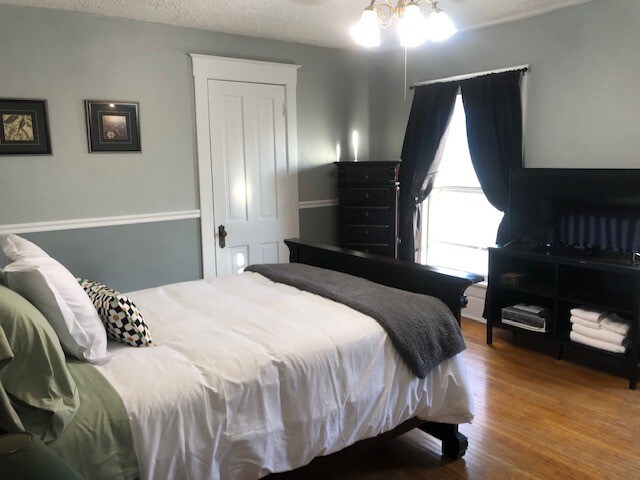 Building Photo - 419 N Gilbert St