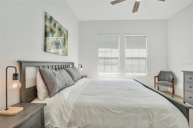 Building Photo - 1659 Hanks Ave