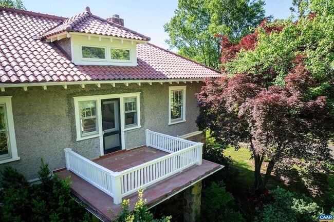 Building Photo - 502 Park Hill