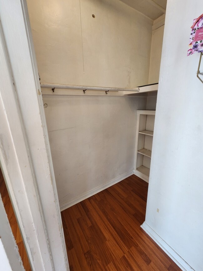 Building Photo - 126 N Almont Dr