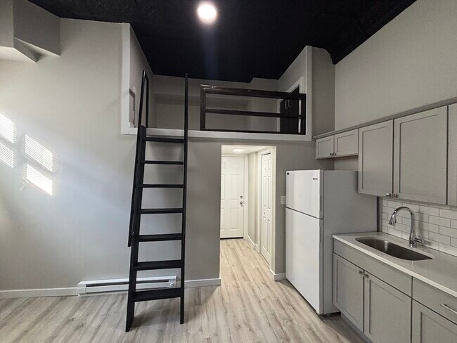 Building Photo - 142 Gove St