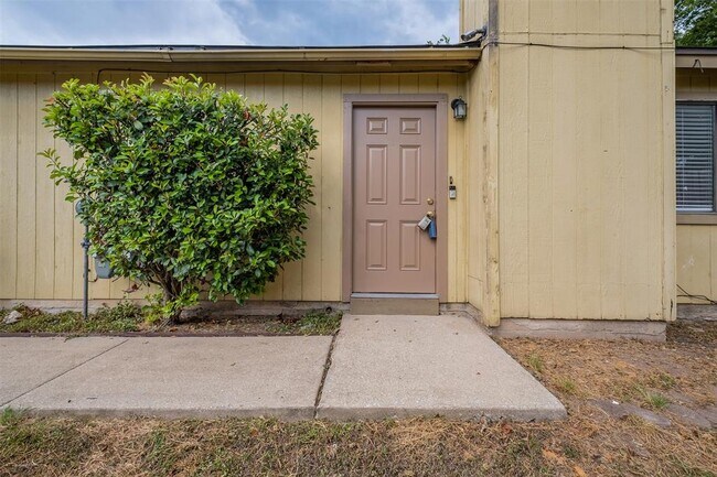 Building Photo - 12901 Chromite St