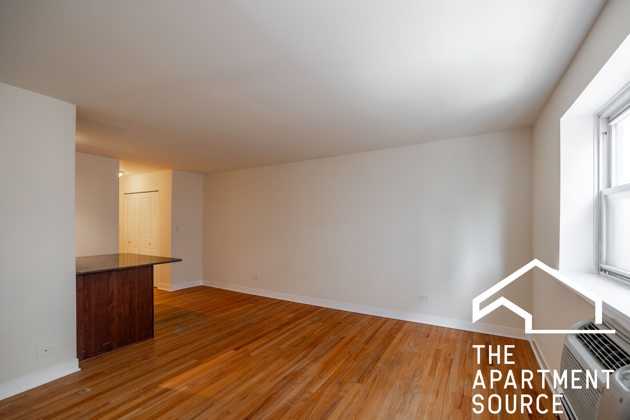 Building Photo - 628 W Wrightwood Ave