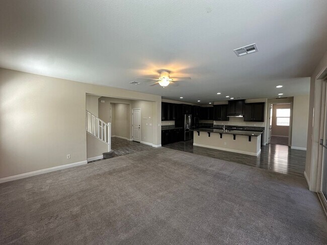 Building Photo - Spacious House