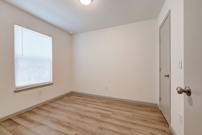 Building Photo - Beautiful 3 Bed 2 Bath in the Heart of Moore!