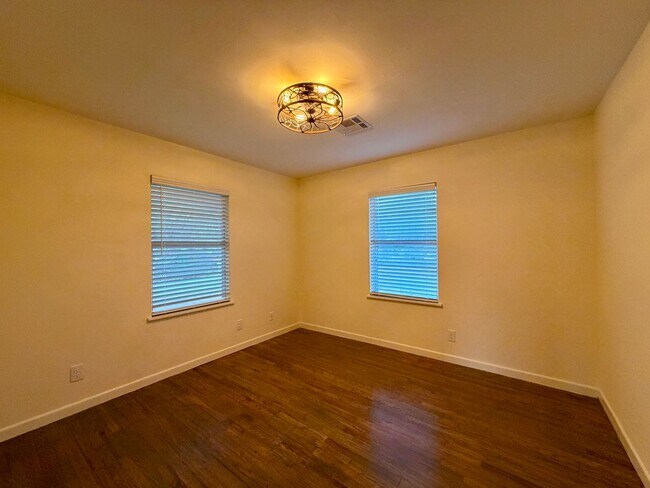 Building Photo - Completely Renovated 3BR / 2BA House | Midway ISD