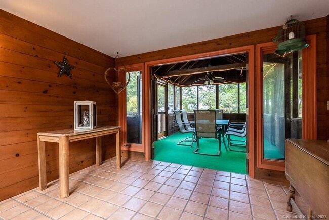 Building Photo - 131 Hemlock Dr