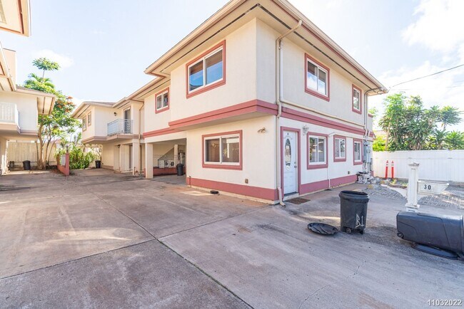 Building Photo - Ground Floor 2/2 Duplex in Wahiawa w/ Sola...