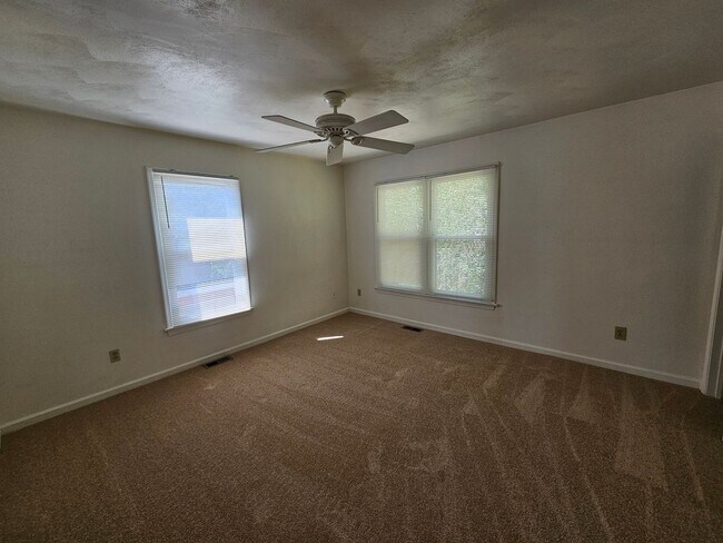 Building Photo - Lynbrook Landing