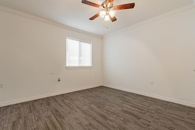 Building Photo - 319 E Edwards St