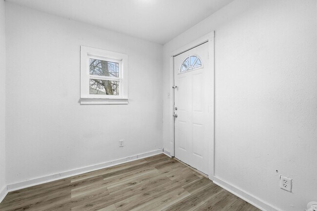 Building Photo - Stylish 2BR with Modern Upgrades