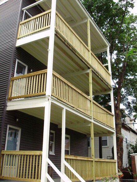 Rear Decks - 36 St Margaret St