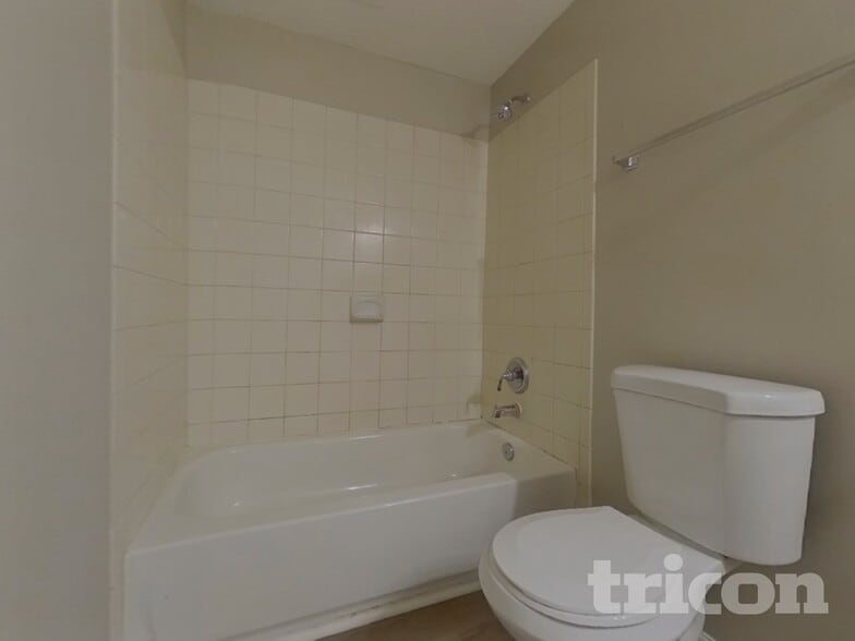 Building Photo - 6402 Hillview Ln