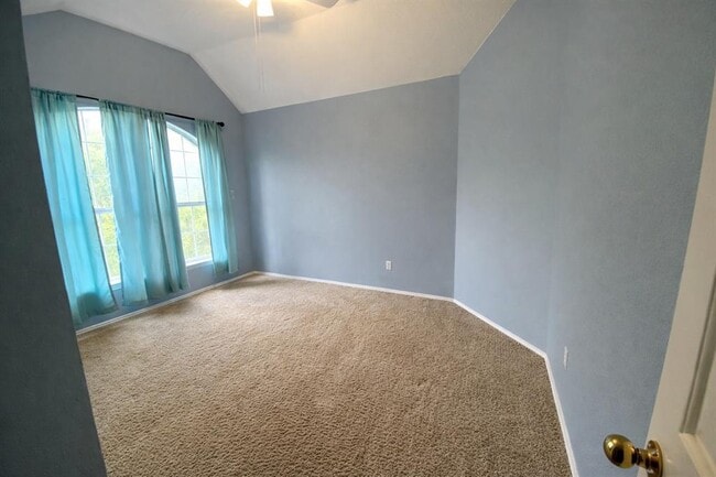 Building Photo - 1718 Bow Ridge Dr