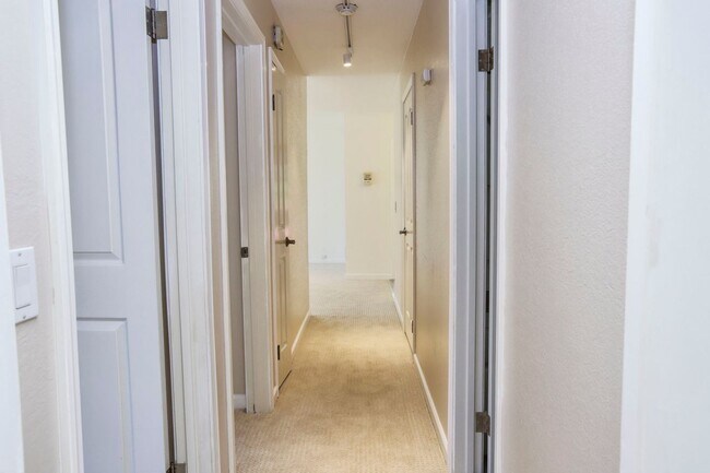 Building Photo - ? Updated 3BR/2BA Foster City Condo – Half...