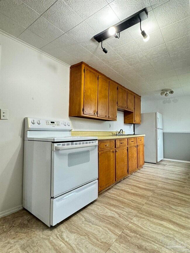 Building Photo - 4963 Mobile Hwy