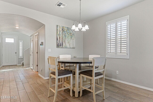 Building Photo - 3945 Desert Dunes Dr