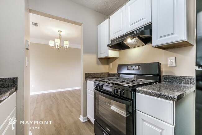 Building Photo - Comfortable Two-Story Living in Decatur