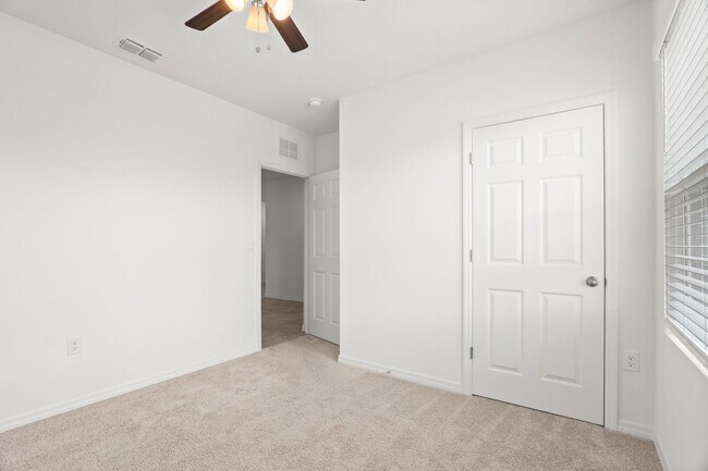 Building Photo - 2053 Farmhouse Rd SE