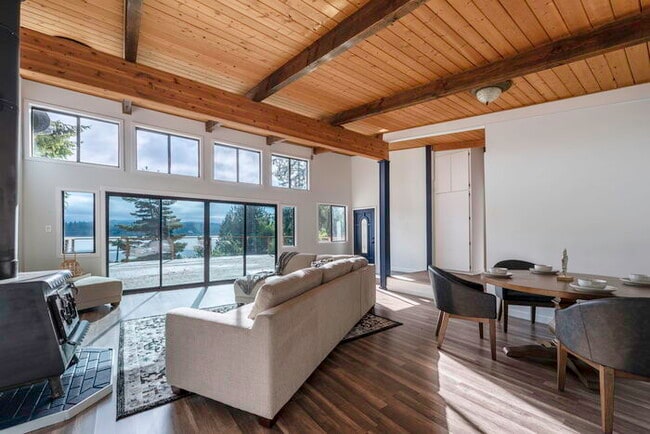 Building Photo - BEAUTIFUL CABIN STYLE HOME ACROSS FROM SIL...