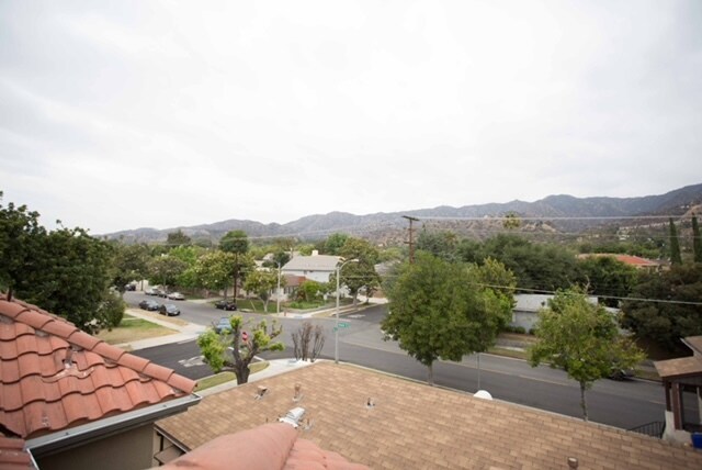 Building Photo - 732 E Palm Ave