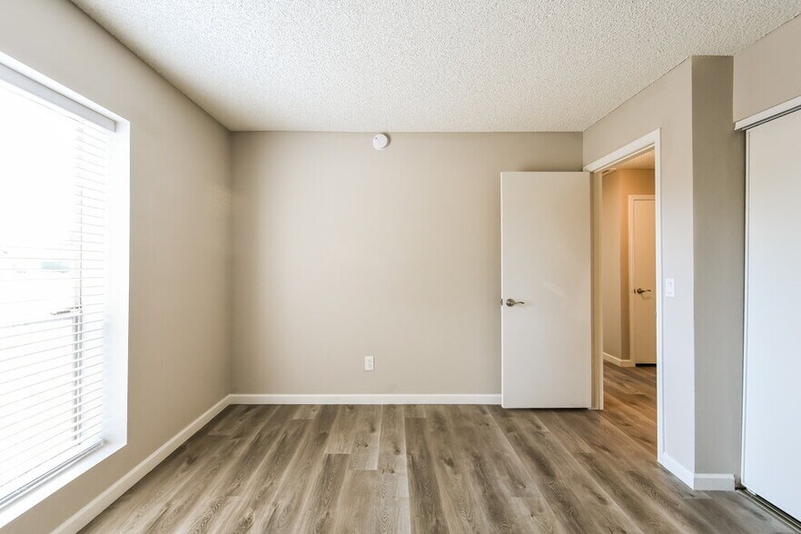 Building Photo - 20610 N 6th Dr