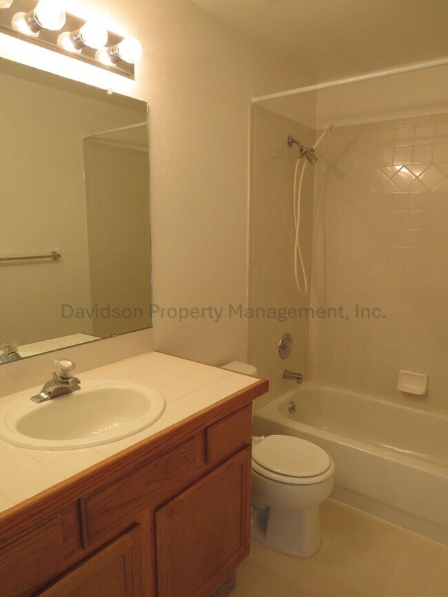 Building Photo - Spacious 3-Bedroom House in Pine Creek