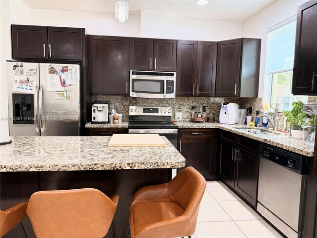 Building Photo - 2900 Cascada Isle Way