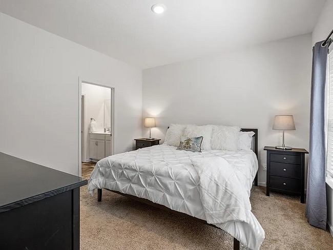 Building Photo - 15 Trevor Cv