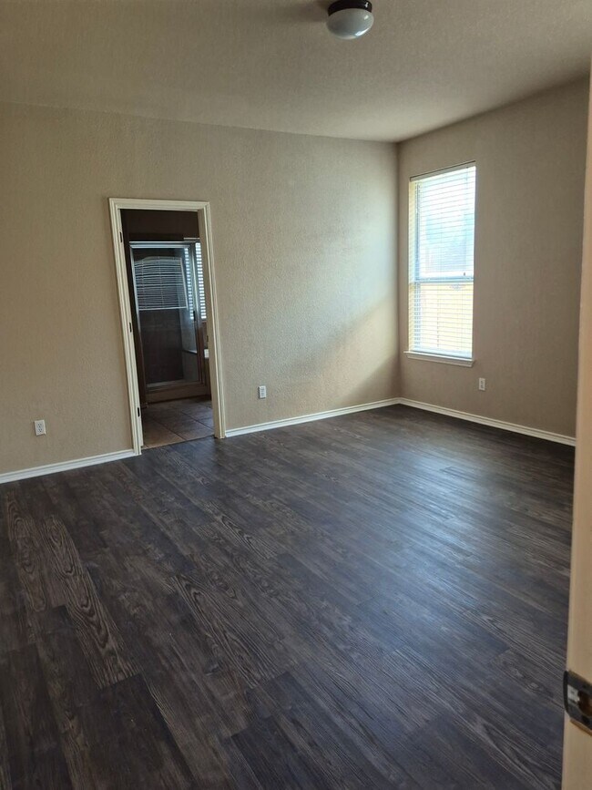 Building Photo - Bright & Inviting 3-Bedroom Home with Flex Space in The Meadows at Buda