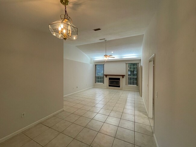 Building Photo - AVAILABLE FALL 2026!!! BEAUTIFUL 3 BEDROOM HOME