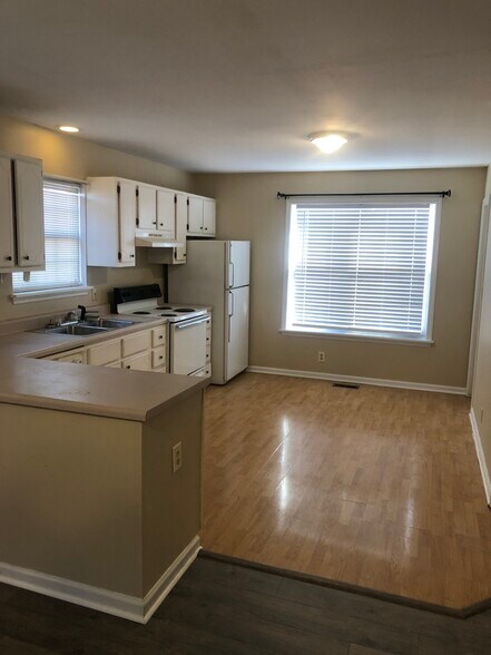 Building Photo - 105 Underhill Dr