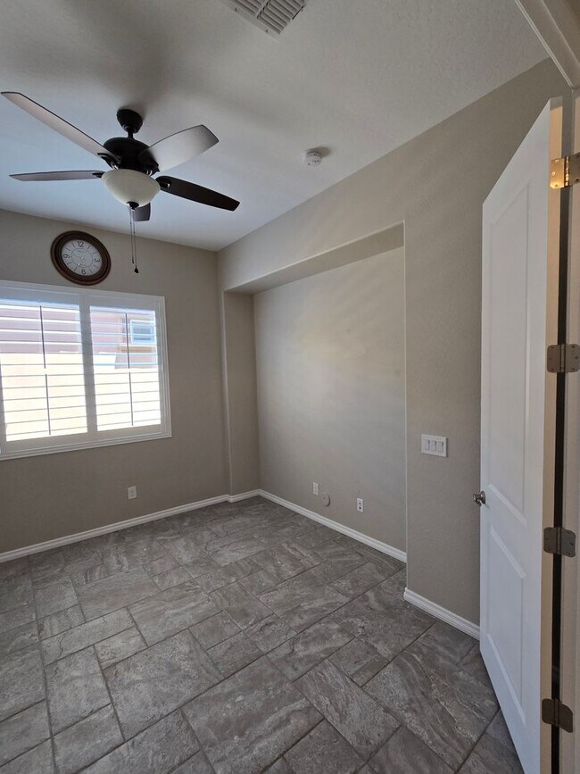 Building Photo - 35532 N Sunset Trail