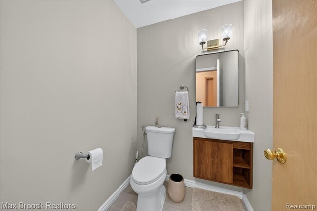 Building Photo - 30118 Kingsway Dr