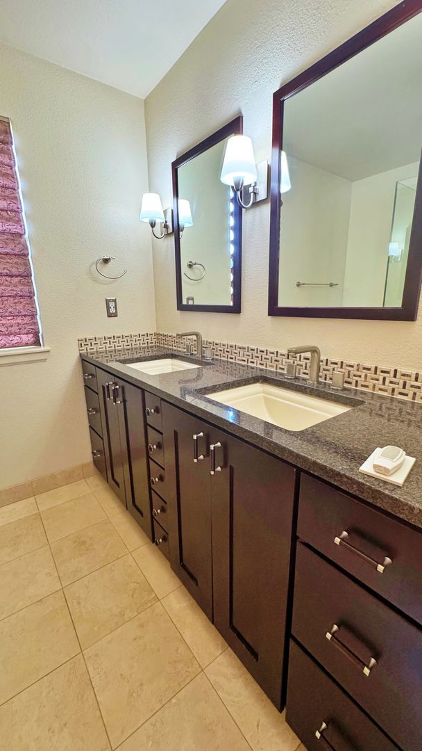 Building Photo - Welcome To This Fantastic 3 Bed 4 Bath Hom...