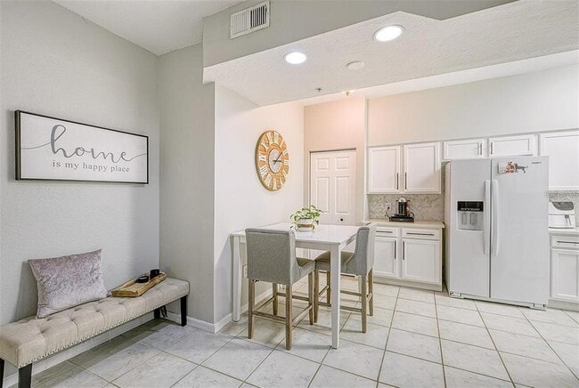 Building Photo - 4260 Central Sarasota Pkwy