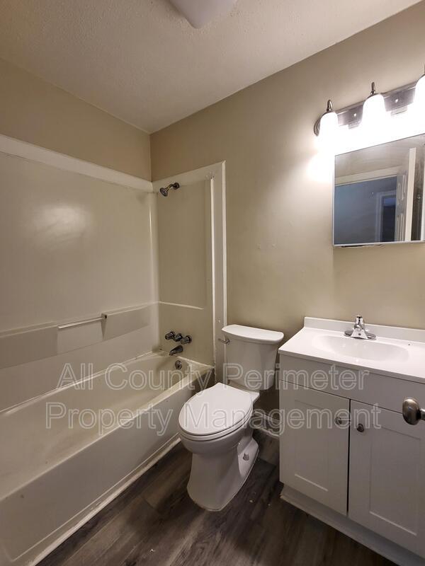 Building Photo - 4226 Robinson Cir