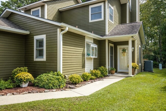 Building Photo - 504 Cedarwood Village
