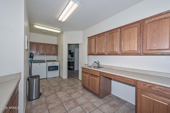 Building Photo - 3171 N Palmer Dr