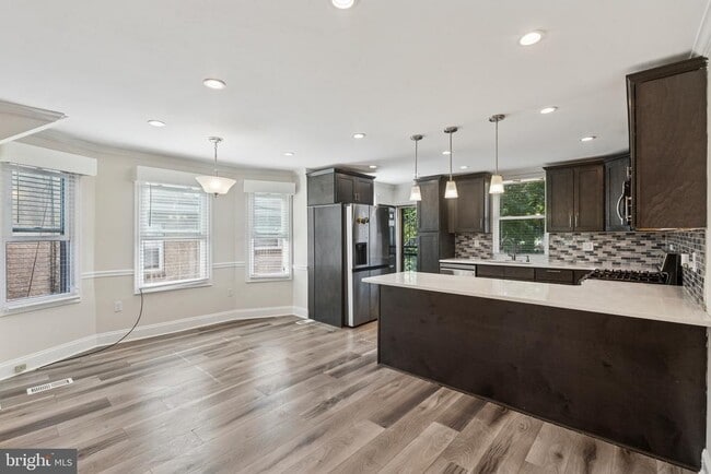 Building Photo - 534 Benner St