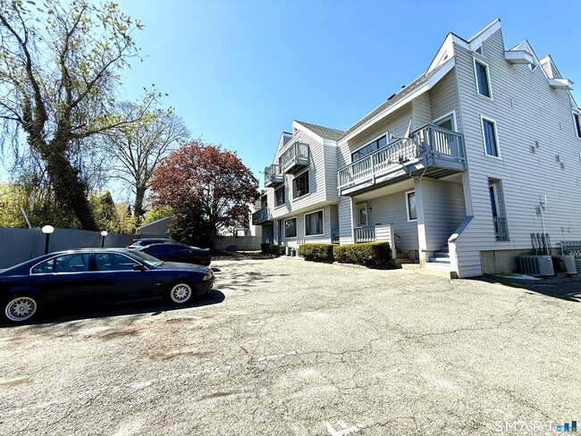 Building Photo - 105 Tremont Ave