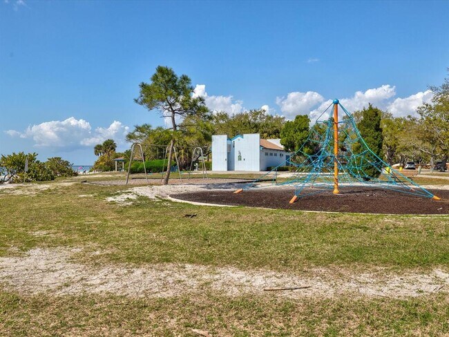 Building Photo - 5002 W Idaho St